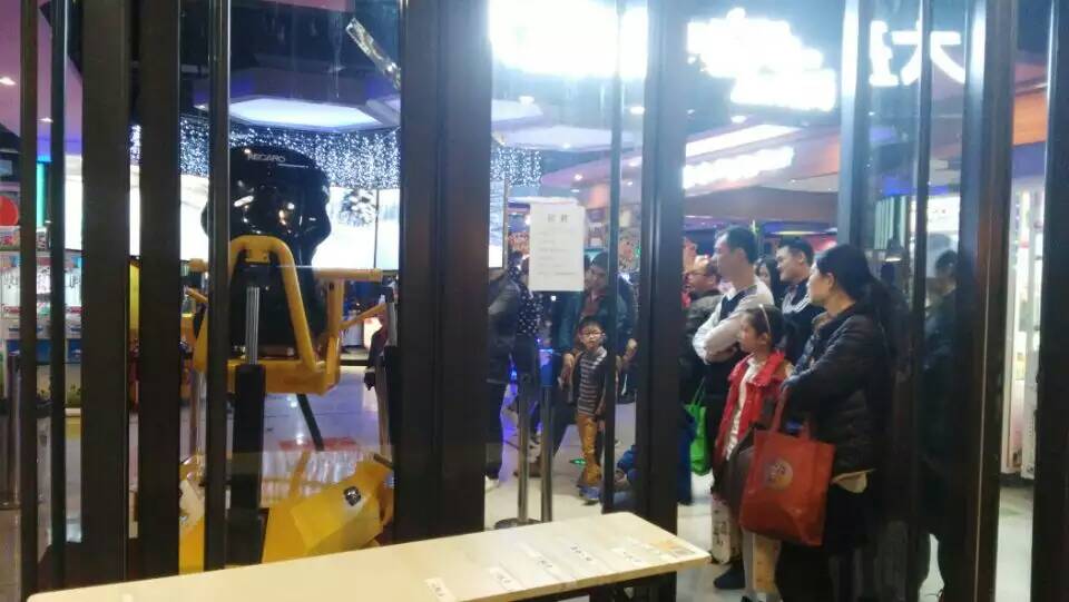 人气爆棚的赛车驾驶游戏设备